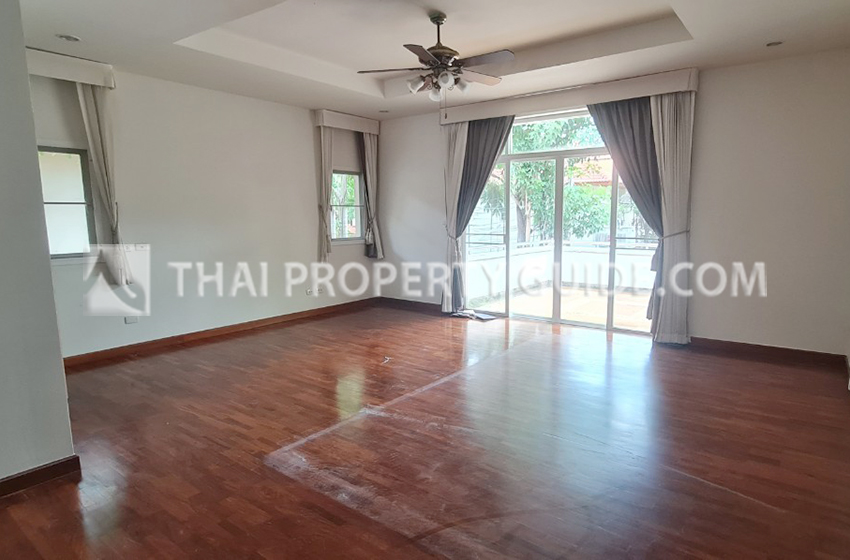 House with Shared Pool in Nichada Thani 